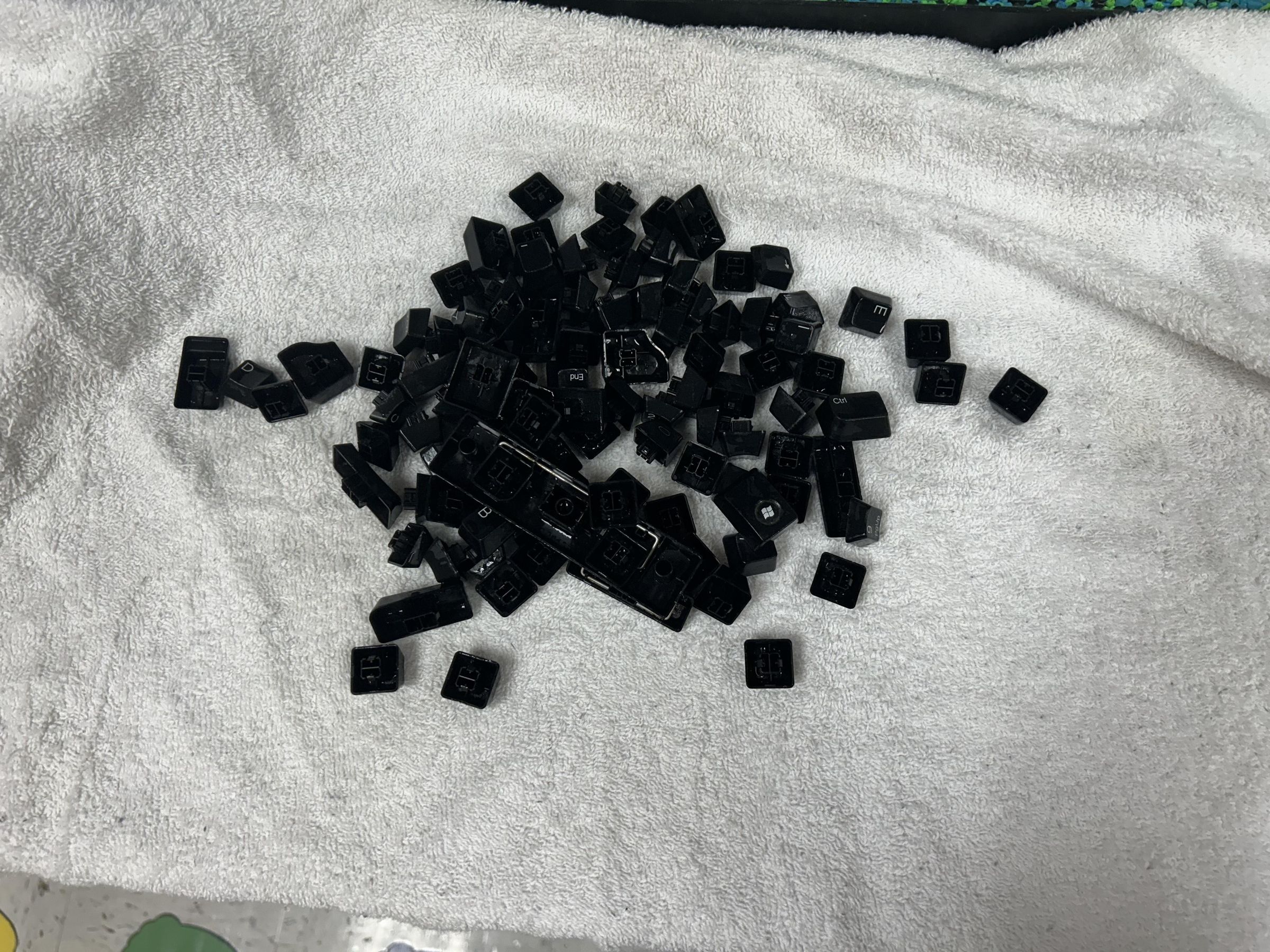 Cleaning Your Keyboard Safely : 7 Steps (with Pictures) - Instructables