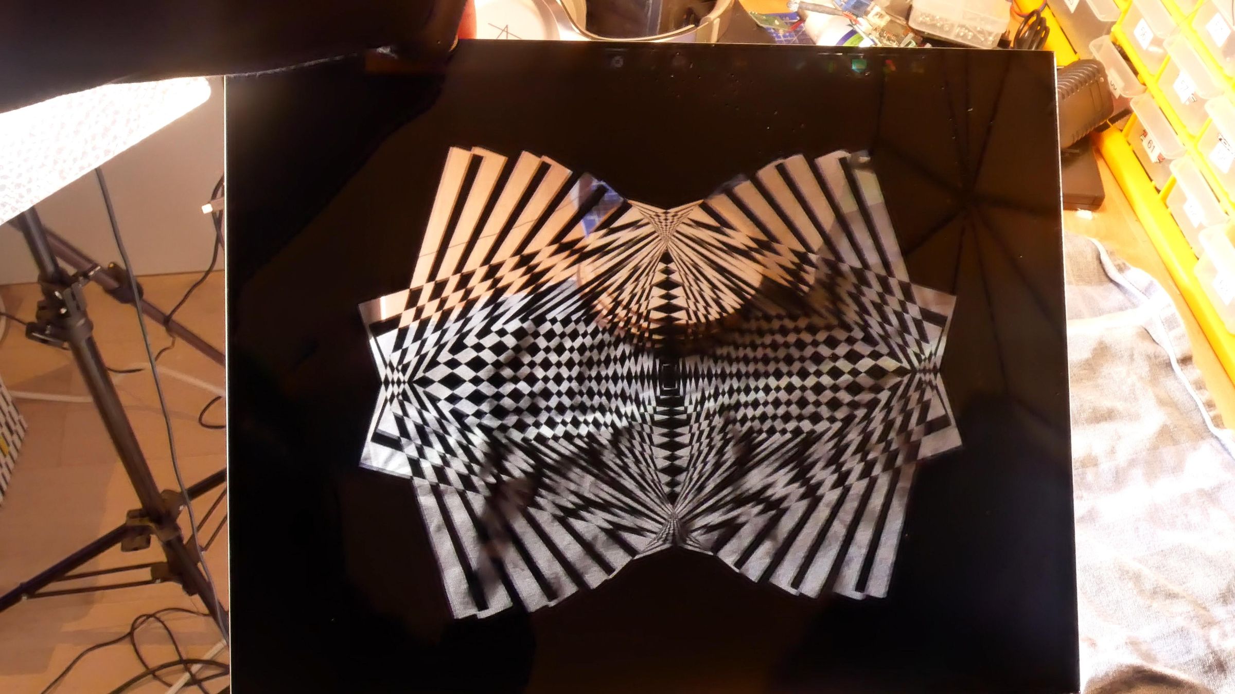 DIY Transparent Side Panel From a Recycled Monitor! : 8 Steps (with