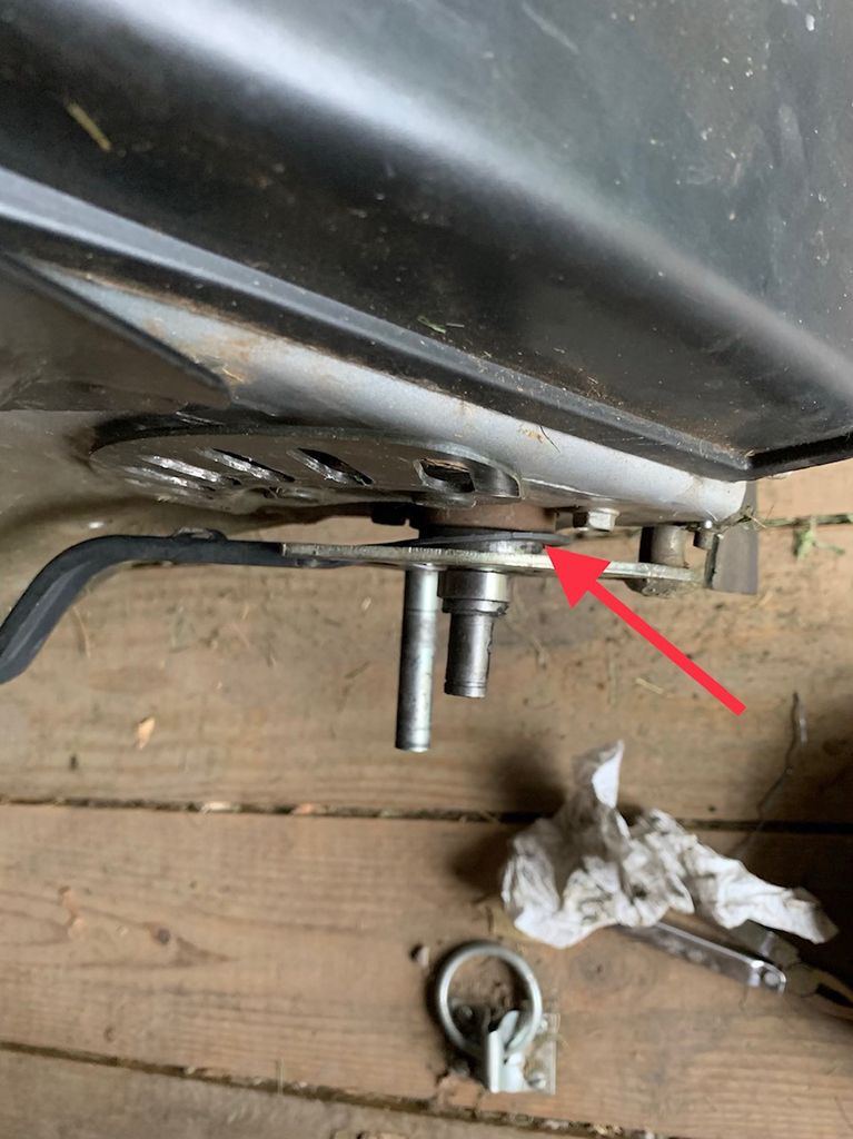 Fix the Rear Adjustment Lever on a Honda Lawnmower (HRR216) : 5 Steps ...