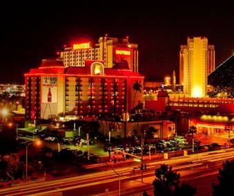 Hooters Las Vegas Reviews 