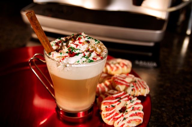 How to Make a Christmas Cappuccino Cocktail