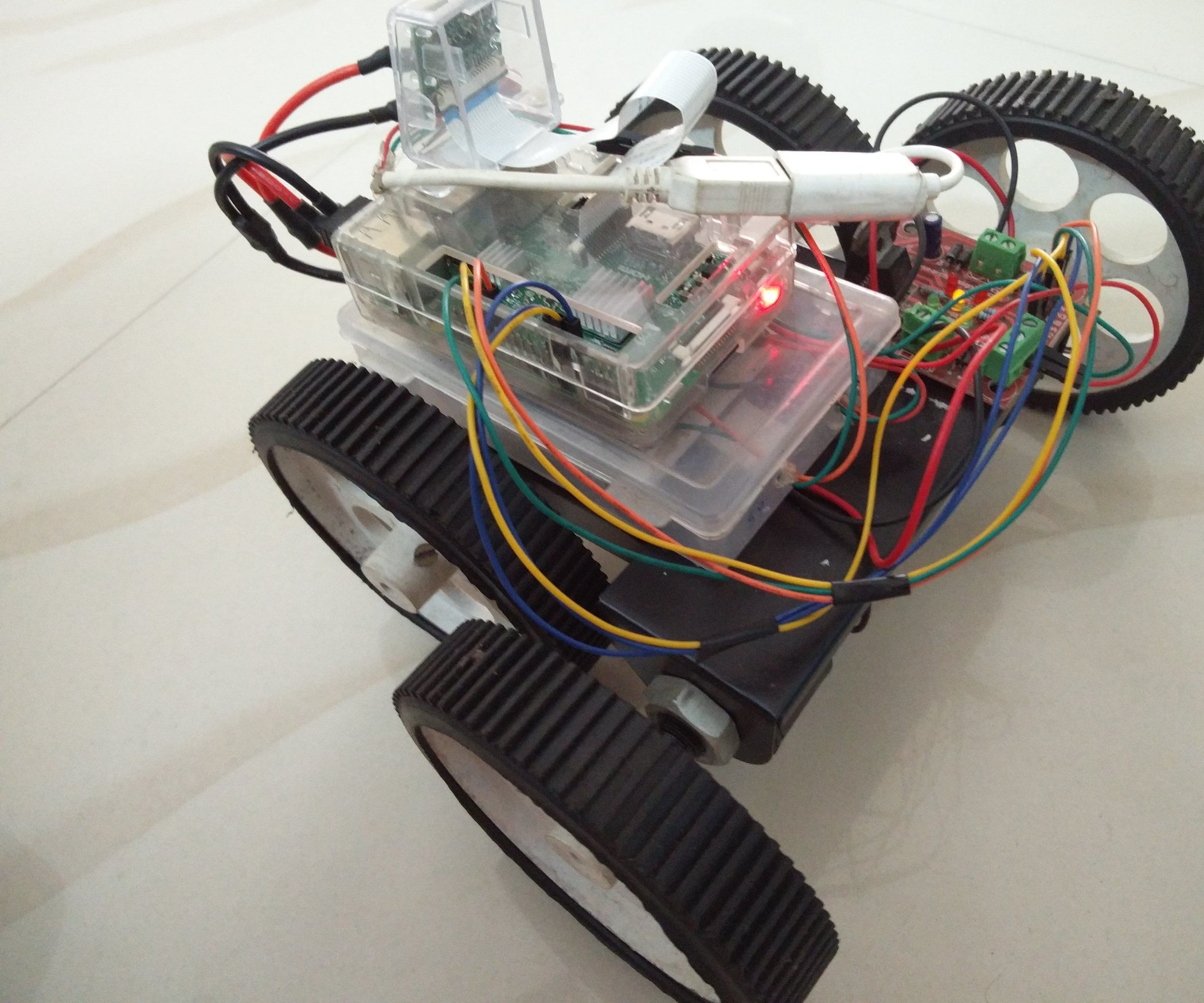 Робот raspberry pi. Робот на raspberry pi 3. робот шпион. robot controller. make a raspberry pi-controlled robot: building a rover with python, linux, motor.