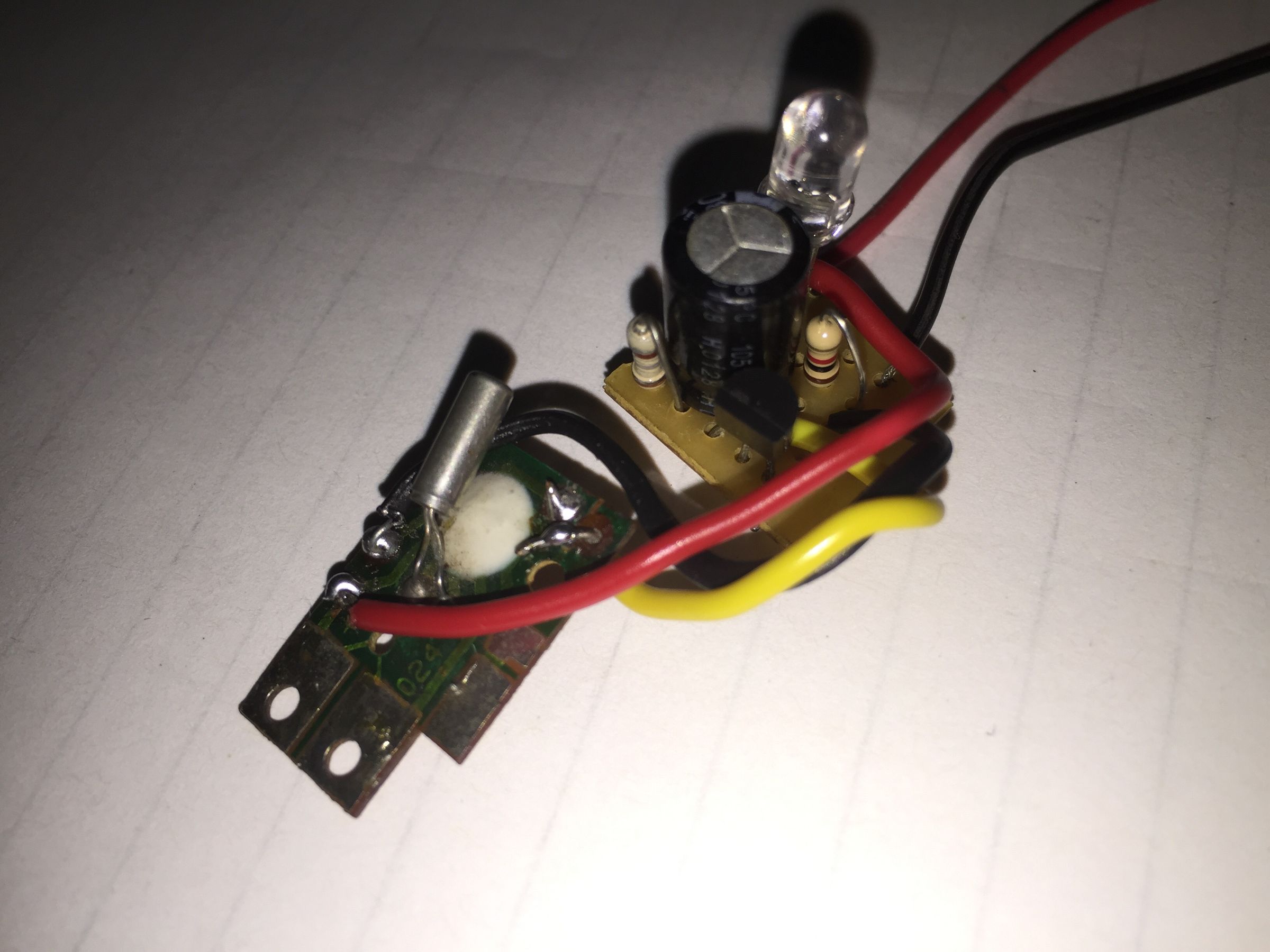 1.5v LED Flasher Using an Old Clock