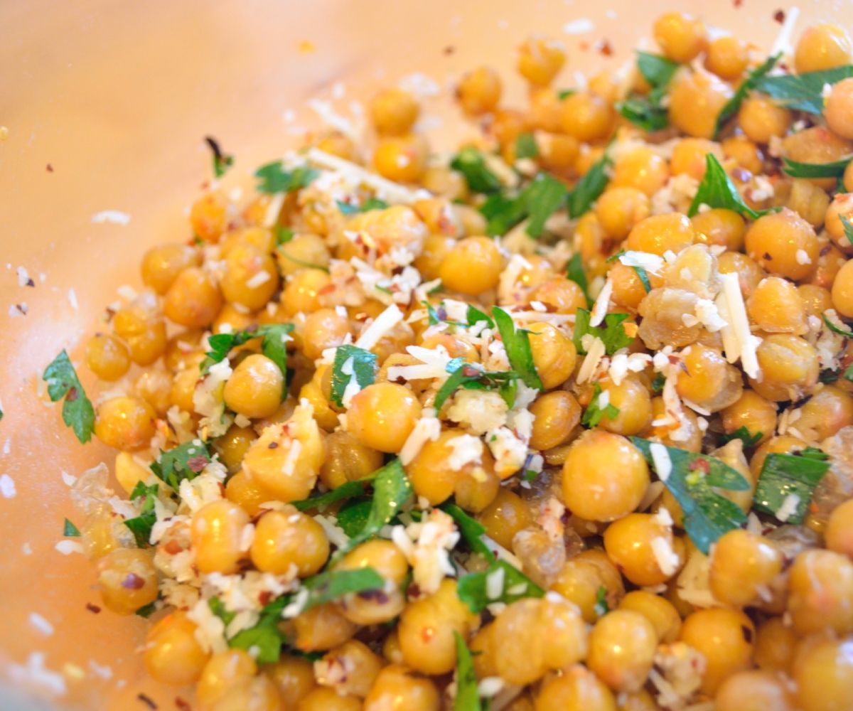 Fried and True Garlic-ey Chickpeas