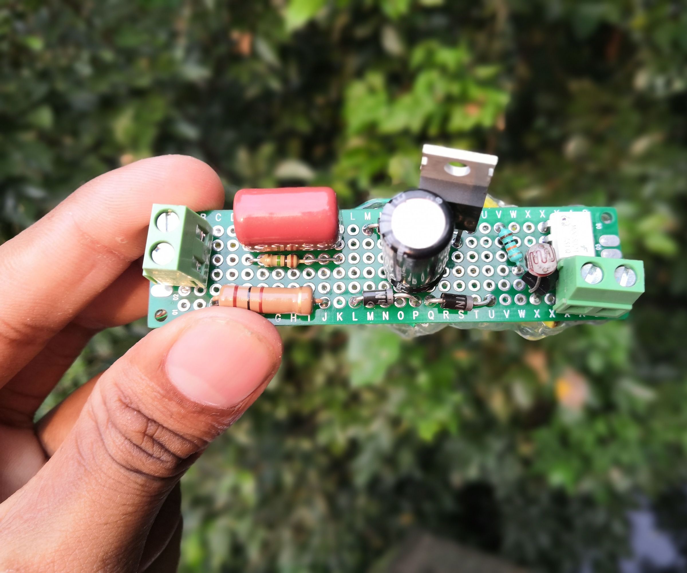 Triac Control 220v Automatic Night Light Using Transformerless Power Supply