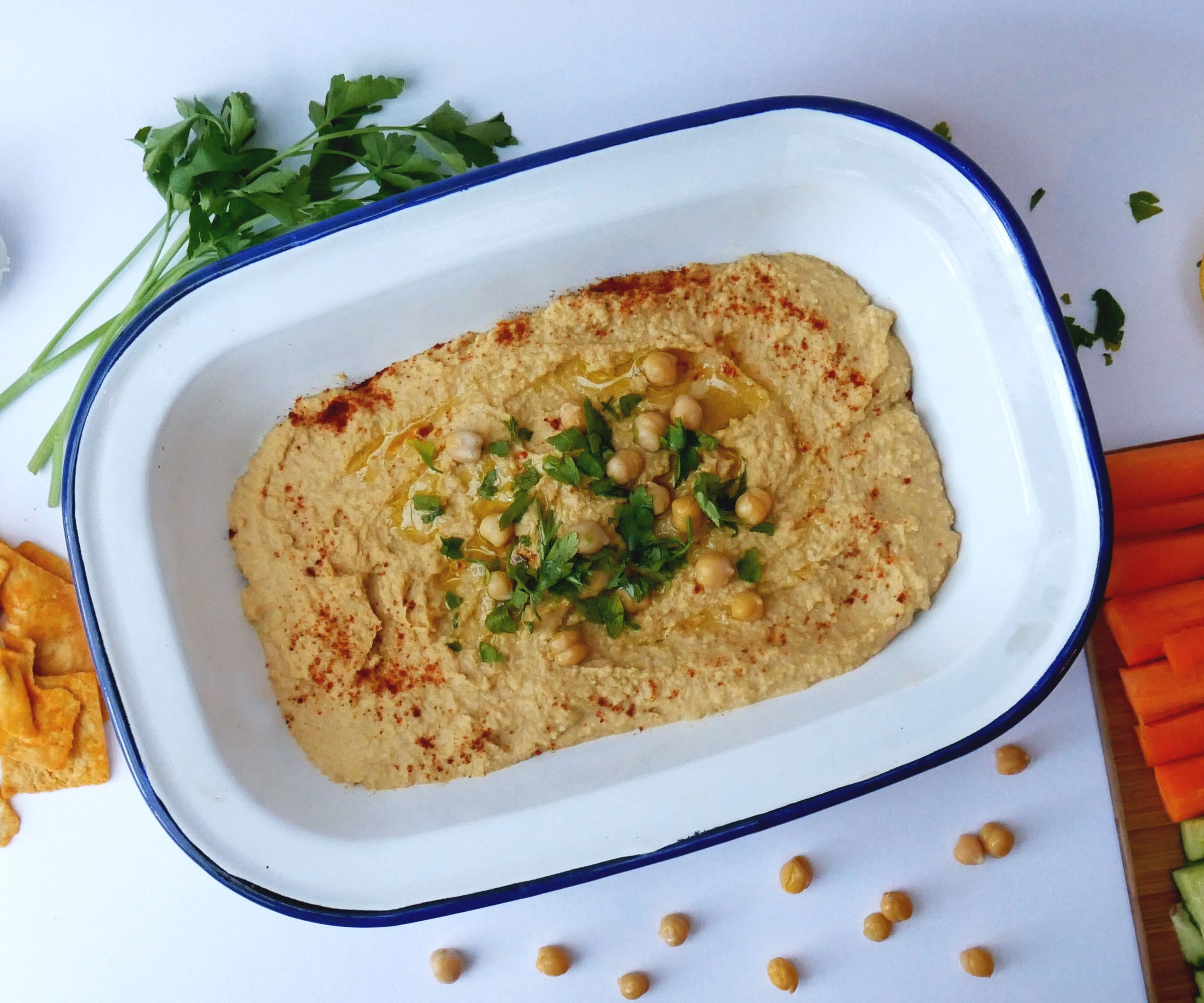 EASY HOMEMADE HUMMUS