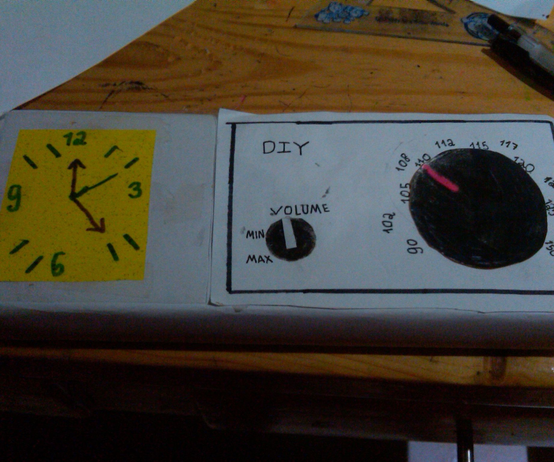 Vintage Alarm Clock Radio Display (Vintage Contest)