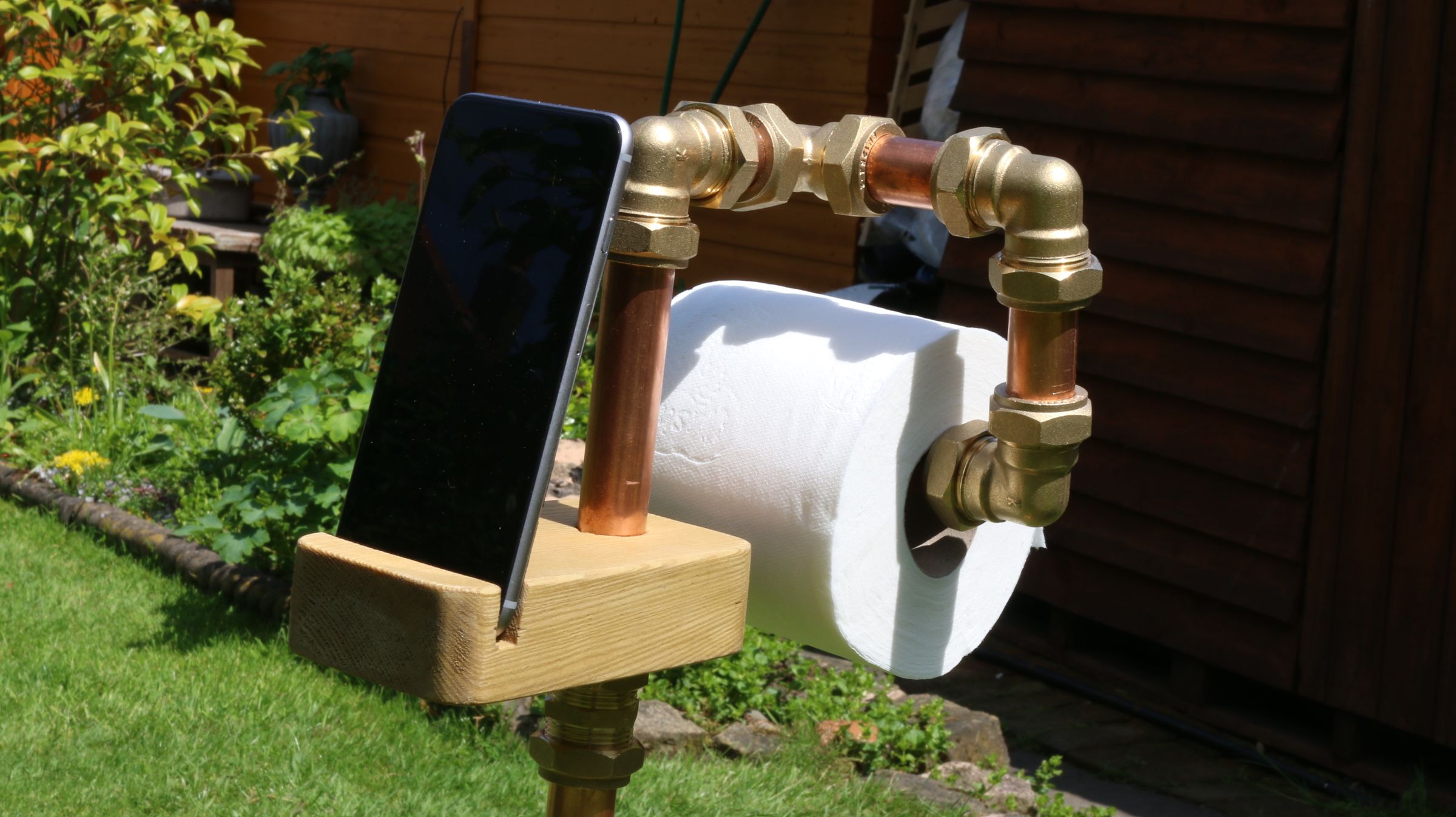 Copper Pipe Toilet Roll Holder & Phone Stand 6 Steps (with Pictures