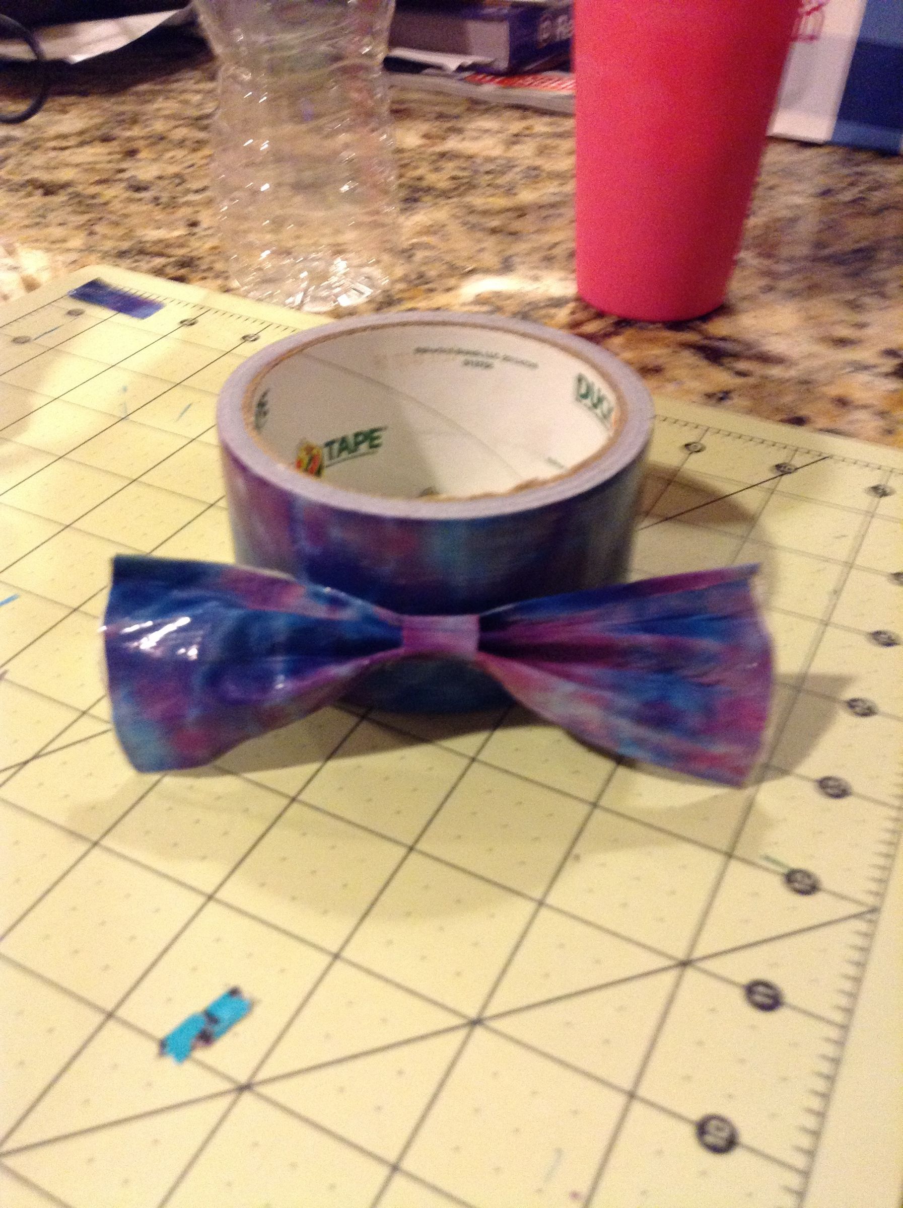 ÂÂÂ DIY Duct Tape Bow! 