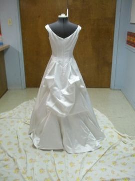 how to bustle a satin wedding dress French or American bustle : r/weddingdress