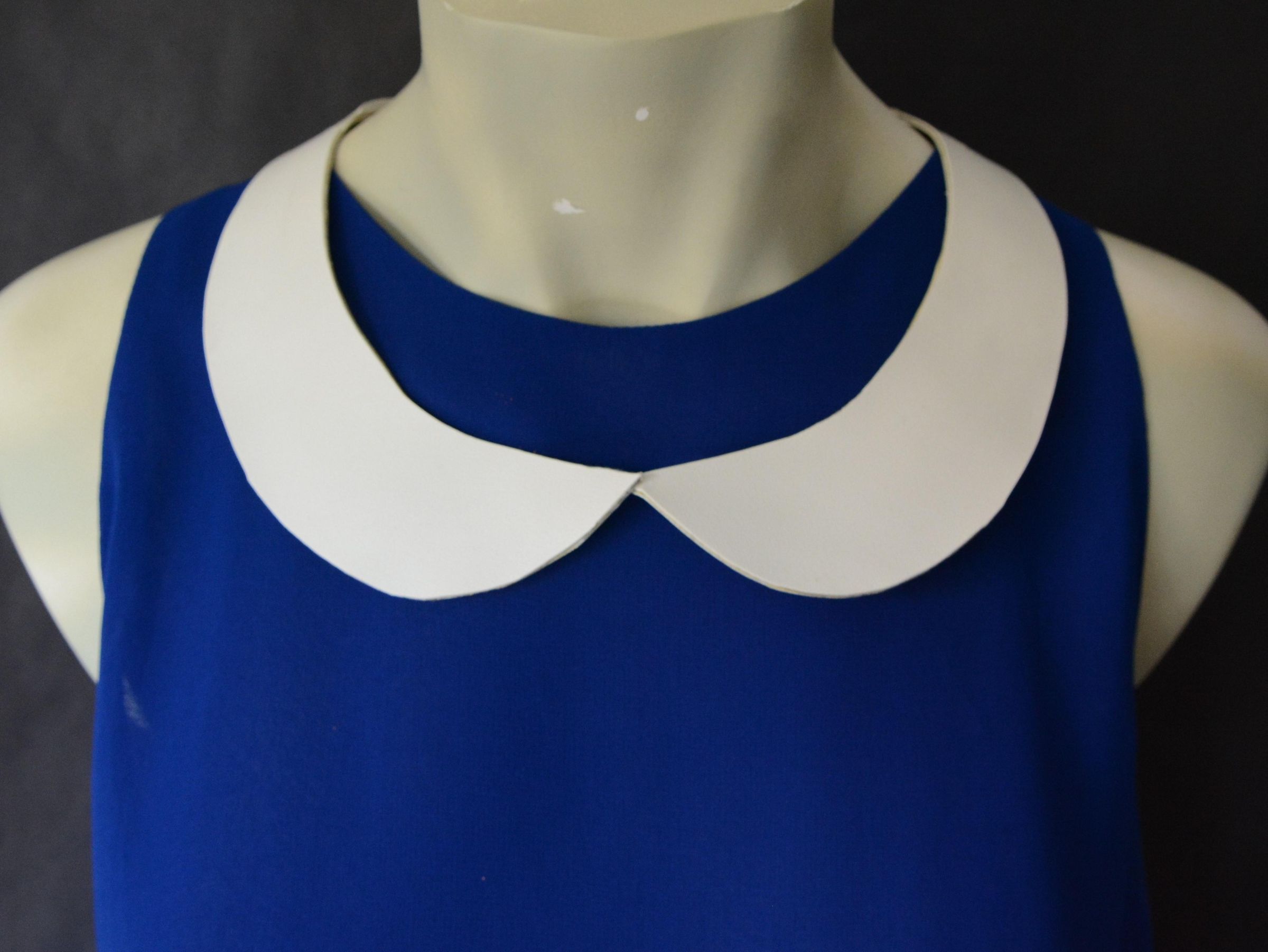 How to Make Detachable (Faux) Leather Collars Using Recycled Notebooks