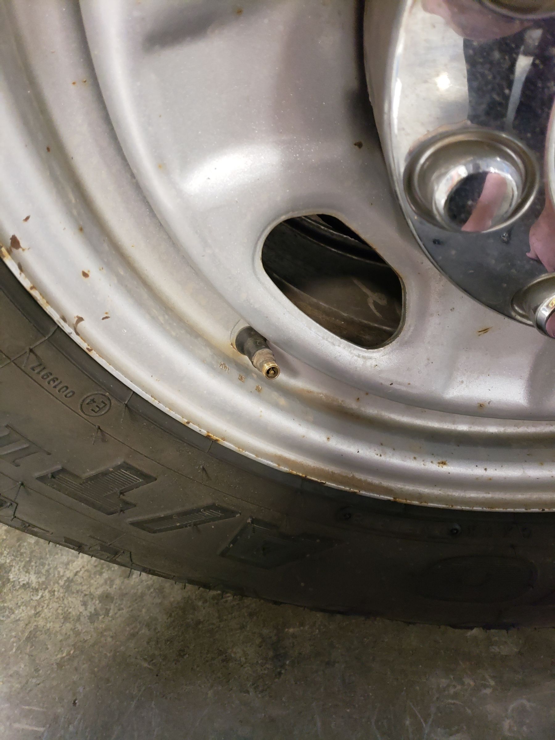 How to Check Tire Pressure 4 Steps Instructables