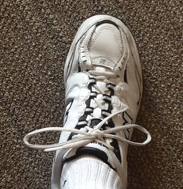 step by step how to tie a shoe