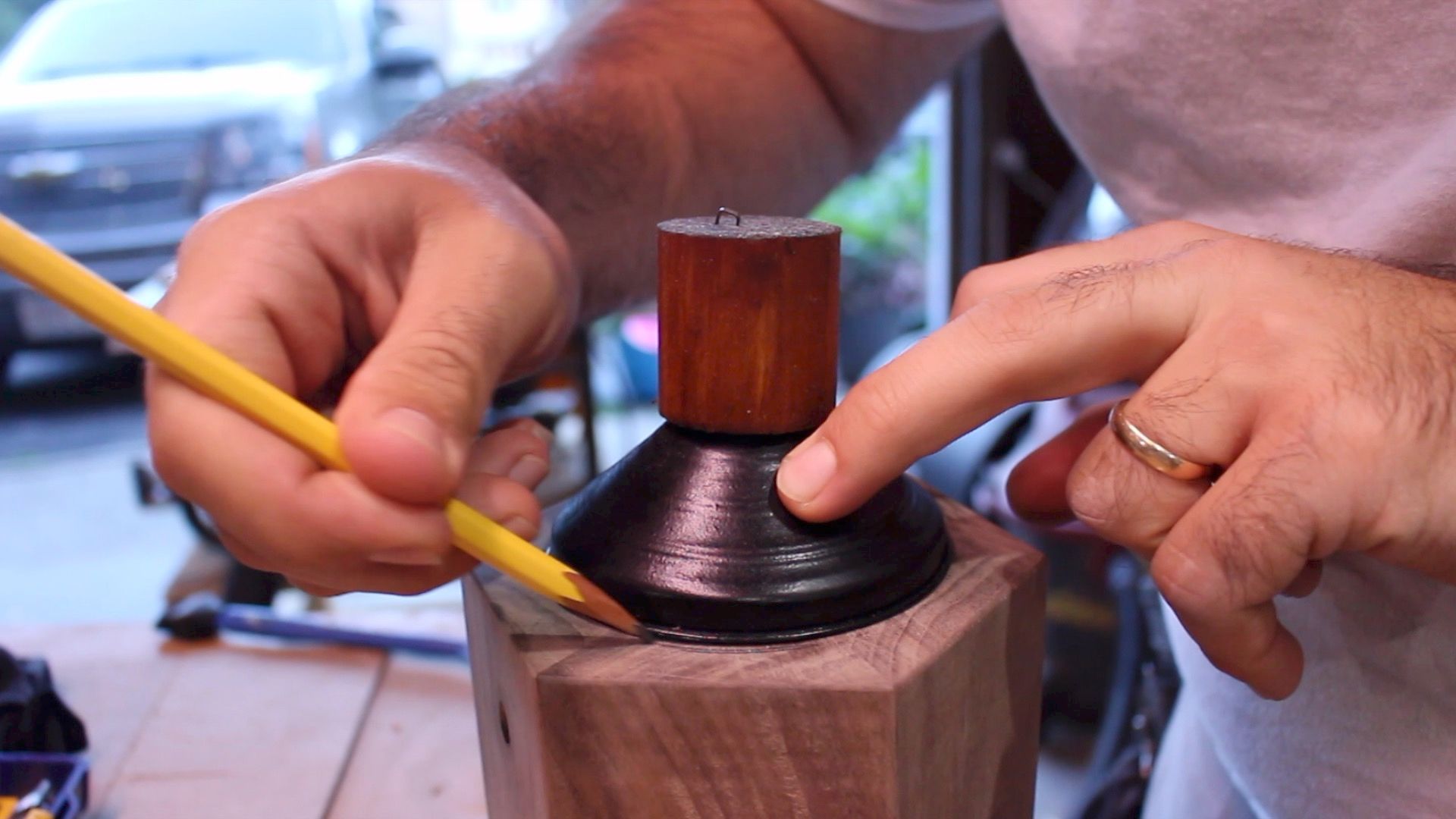 Table Top Tiki Torch! Recycle Your Beat Up Tiki Torch. 8 Steps (with