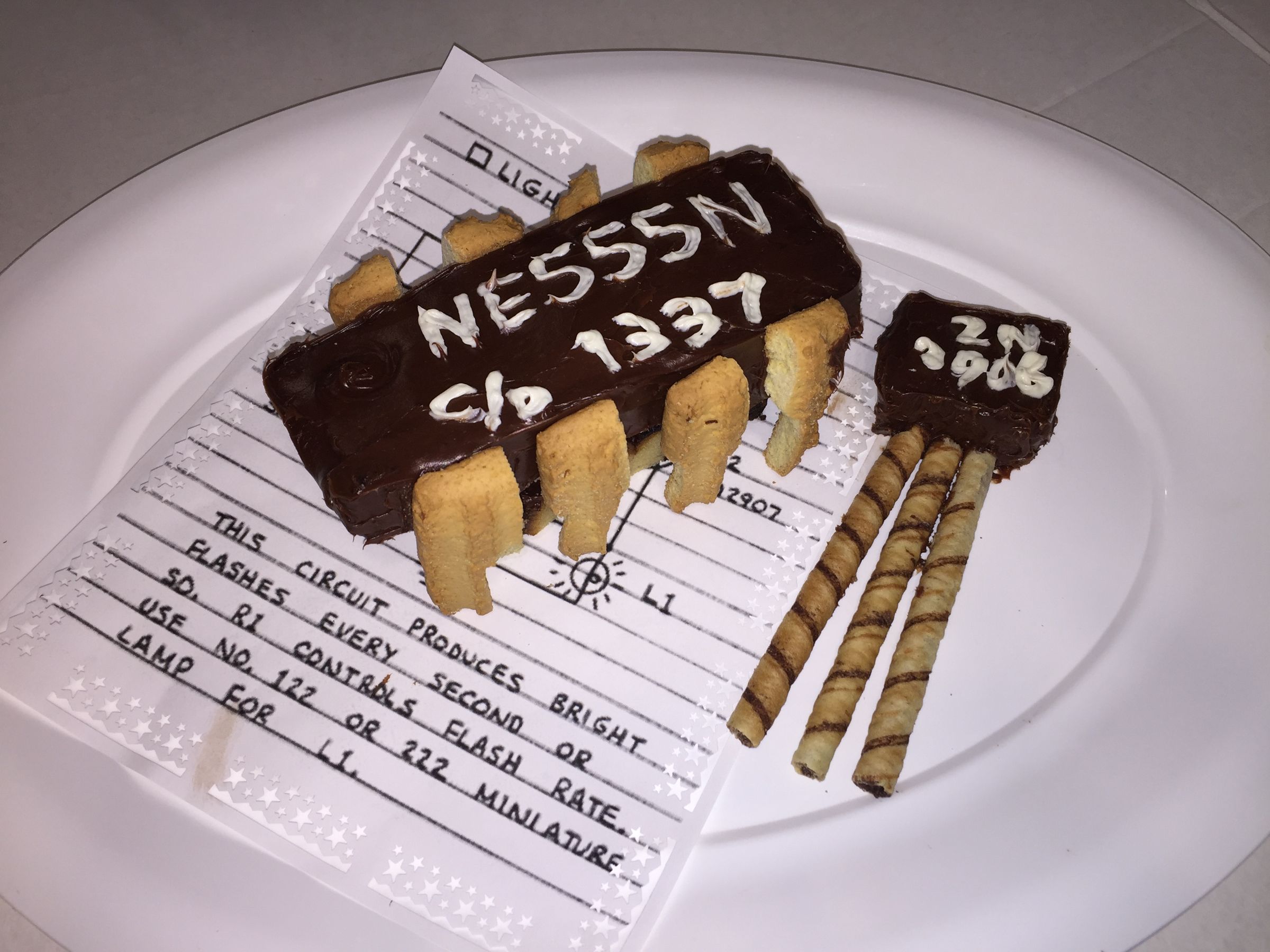 555 Timer Chip Cake and Transistor Pops : 3 Steps (with Pictures