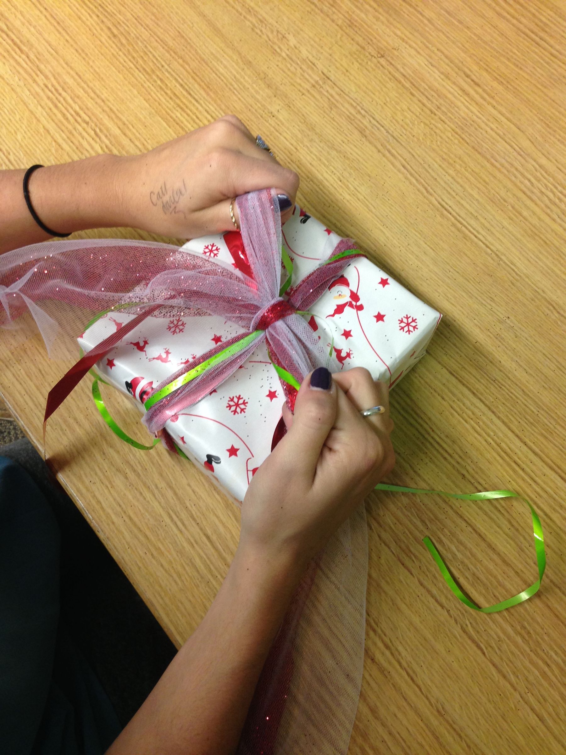 Quick Christmas Gift Wrapping With Tulle Bow 23 Steps (with Pictures