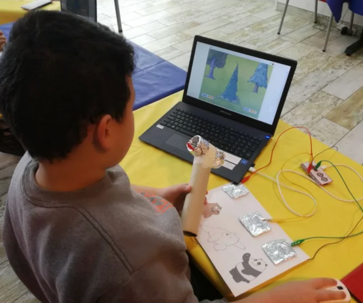 Martillazo a Los Escandalosos Con Makey Makey