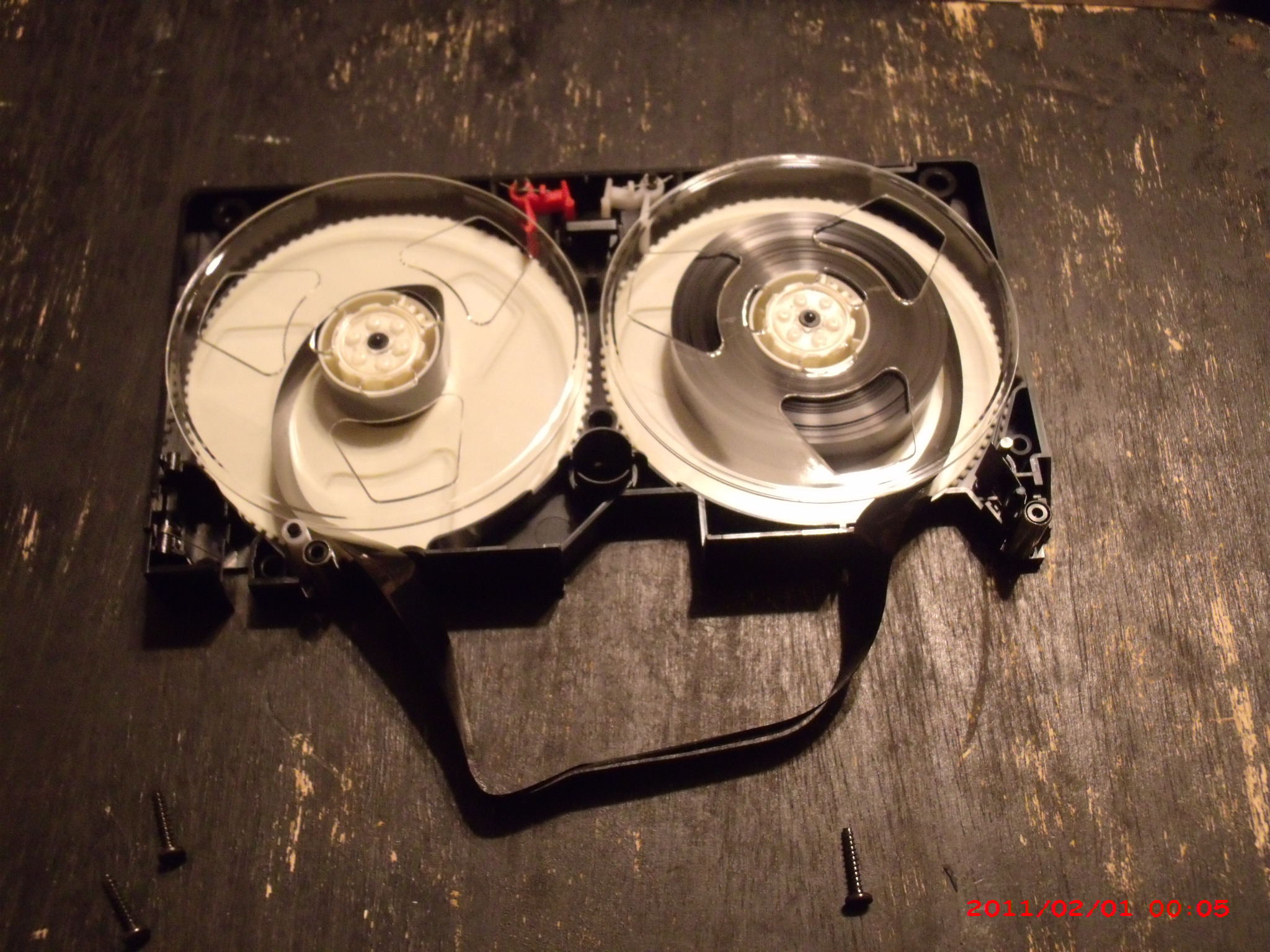 How to Save a Cracked VHS Movie. 6 Steps (with Pictures) Instructables