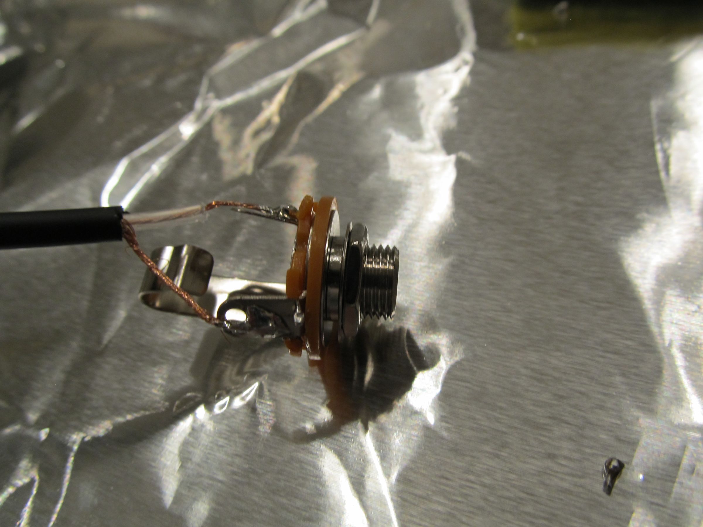 Piezoelectric Pickup for an Acoustic Guitar 4 Steps (with Pictures