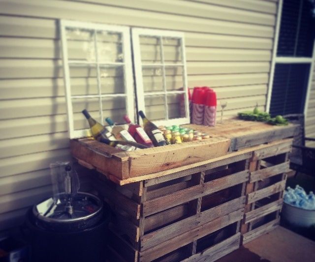 Pallet Bar with ice bath 
