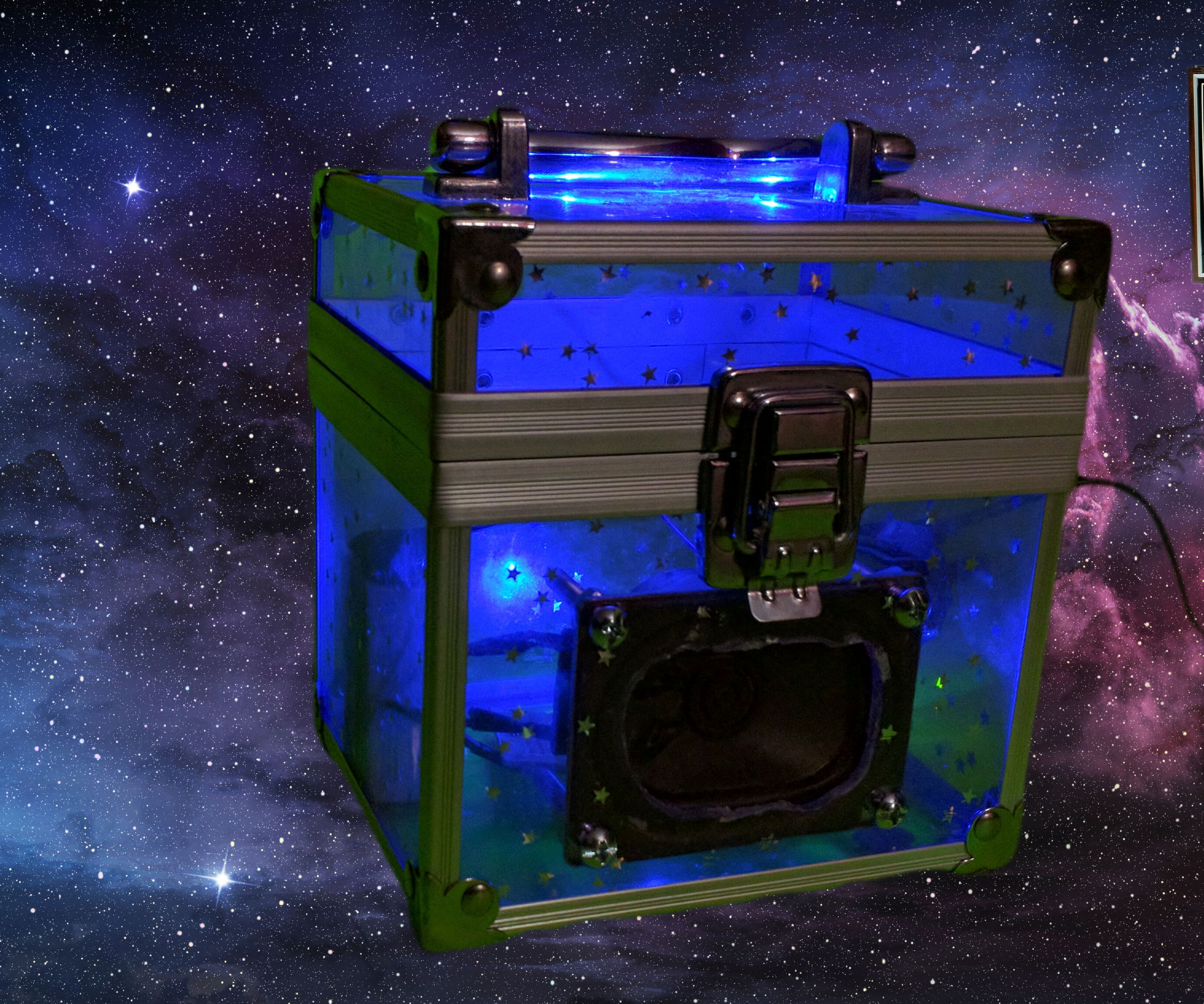 The SPACEBOX - Portable Amp Completely From an Old TV!