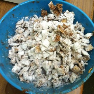How to Make Puppy Chow
