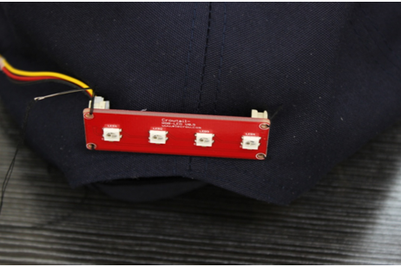 步骤 3:安装蜂鸣器和 RGB-LED