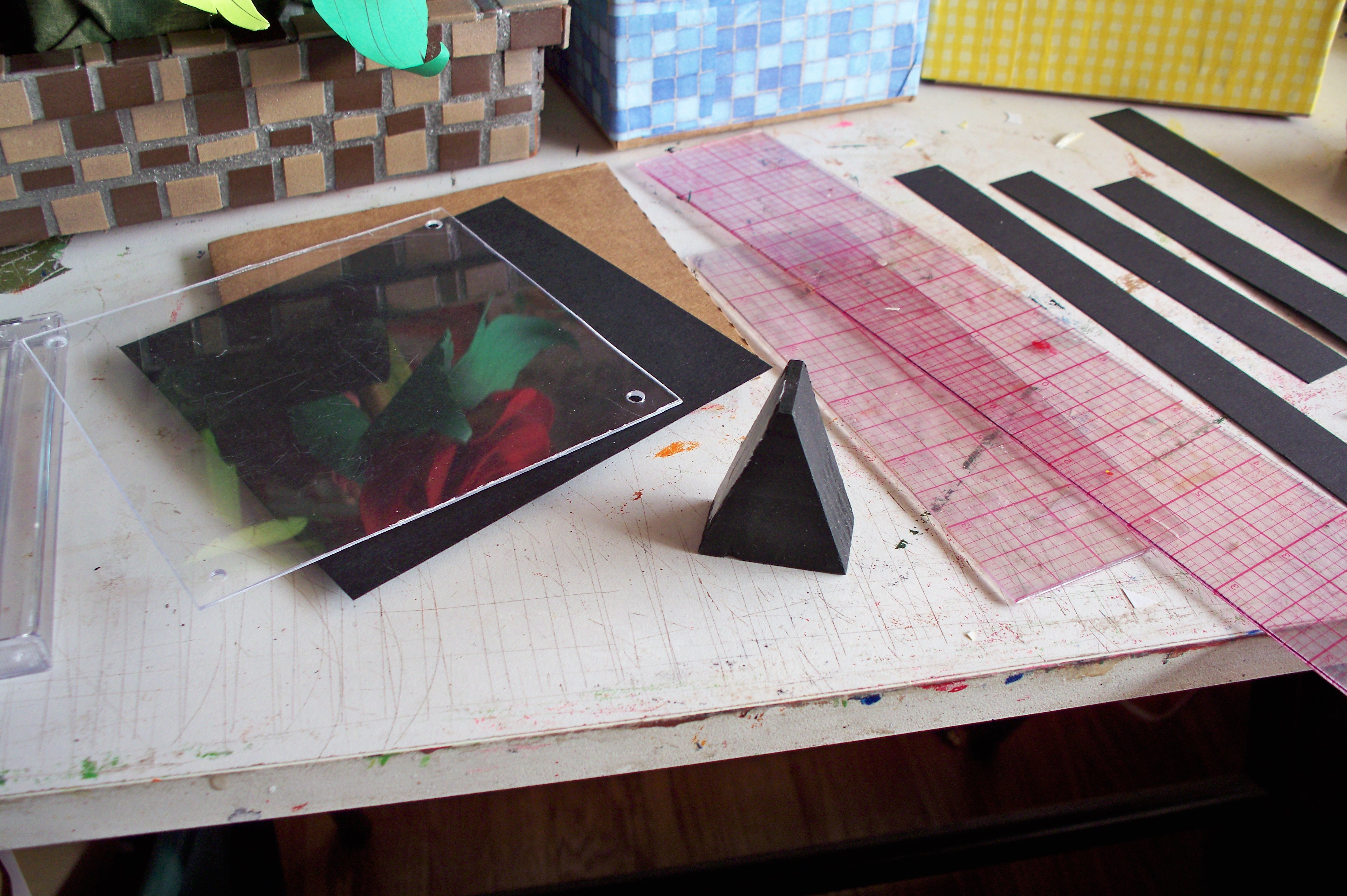 How to Recycle Jewel or CD Cases Into Picture Mounts 7 Steps