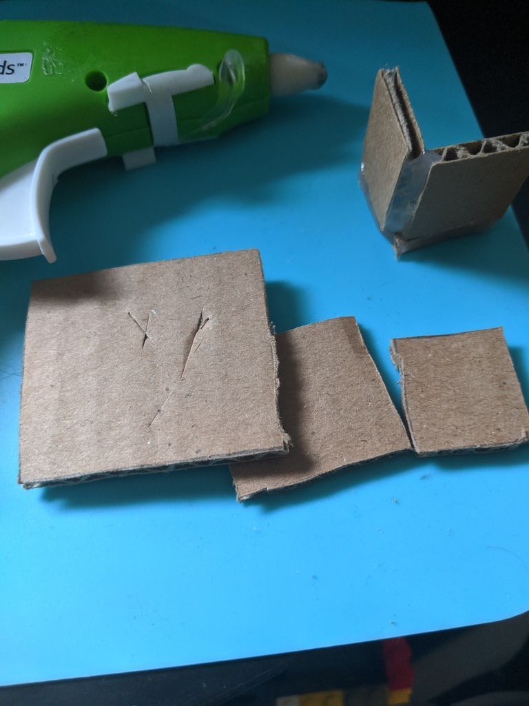 How to Make a Rubik`s Cube Stand Out of Cardboard 4 Steps