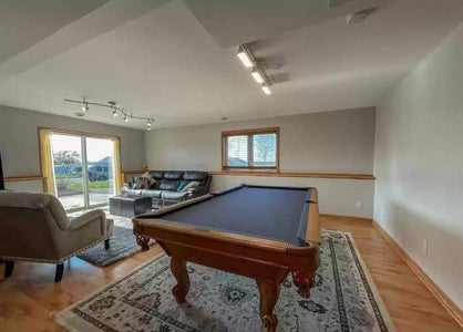 How to Disassemble a Pool Table