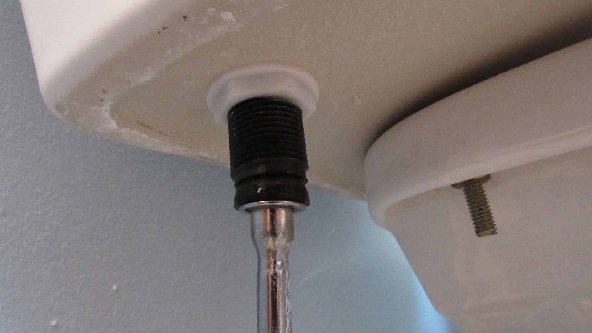 How to Fix a Leaking Toilet Tank 16 Steps (with Pictures) Instructables
