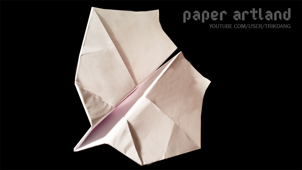 The Best Paper Airplane to Play Indoor: the Cyco