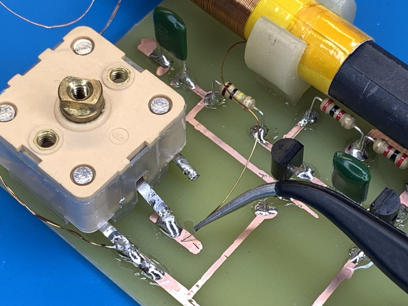Make a Simple AM Radio 4 Steps Circuit Diagram