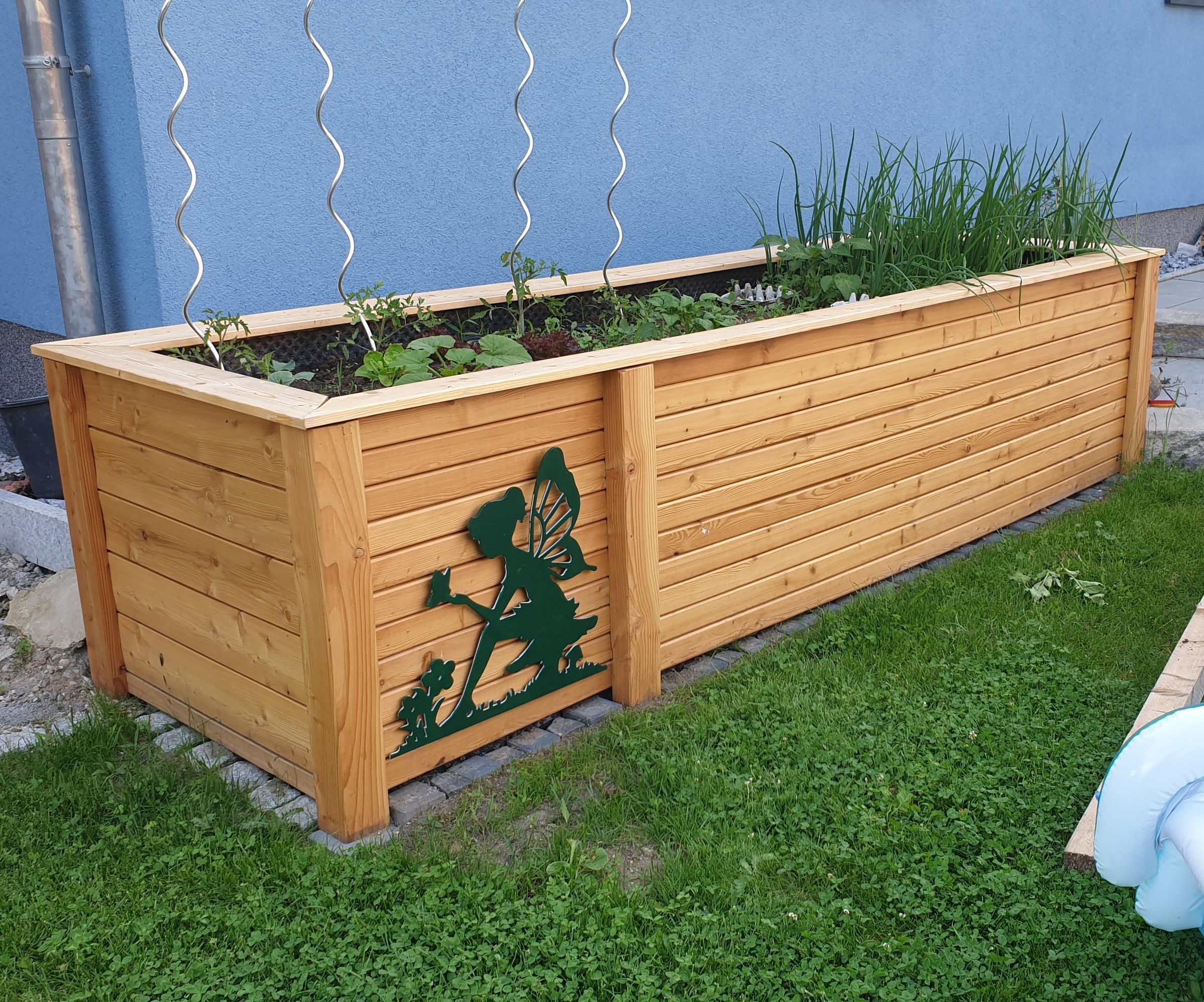 Raised Garden Bed With an Decorative Eye Catcher