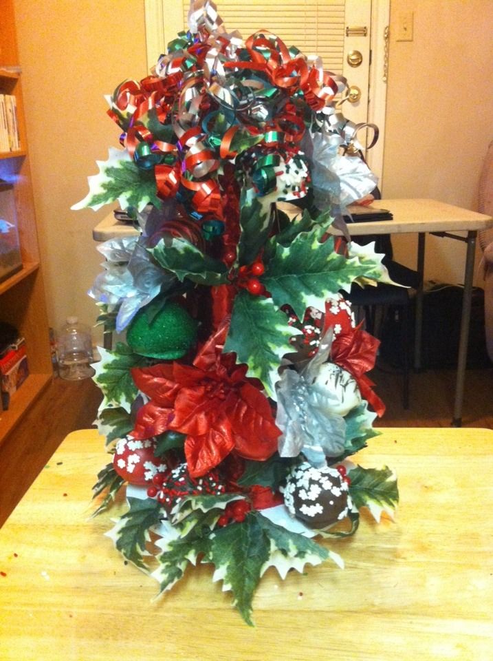 HOLIDAY CAKE BALLS TREE