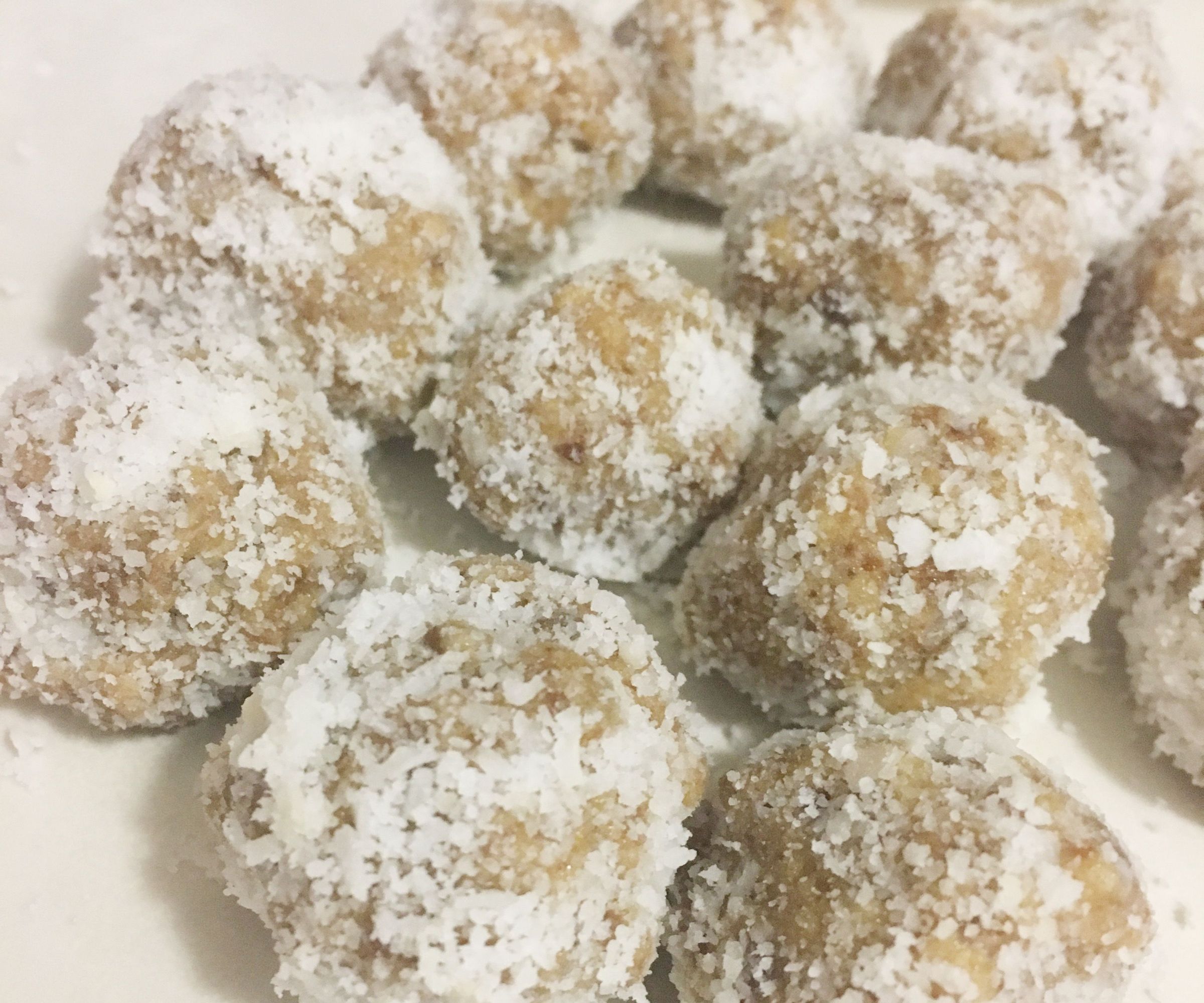 Homemade Energizing Date Bites