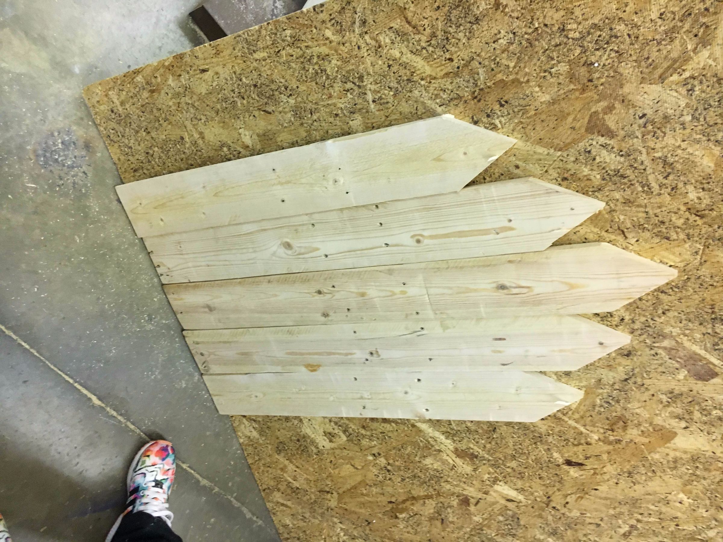 Spray Painted Wood Pallet Creation 11 Steps (with Pictures