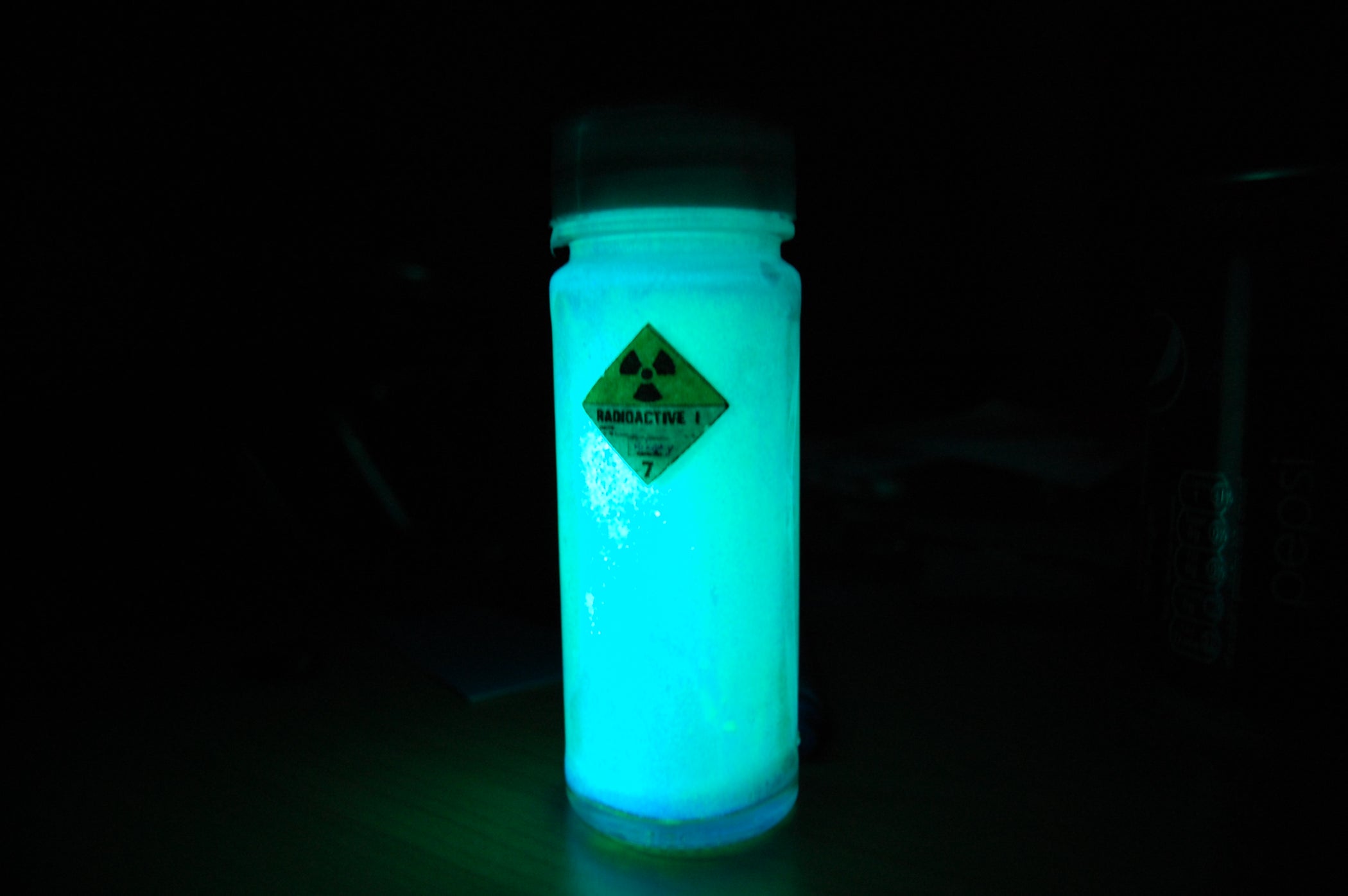 polonium 210 glow