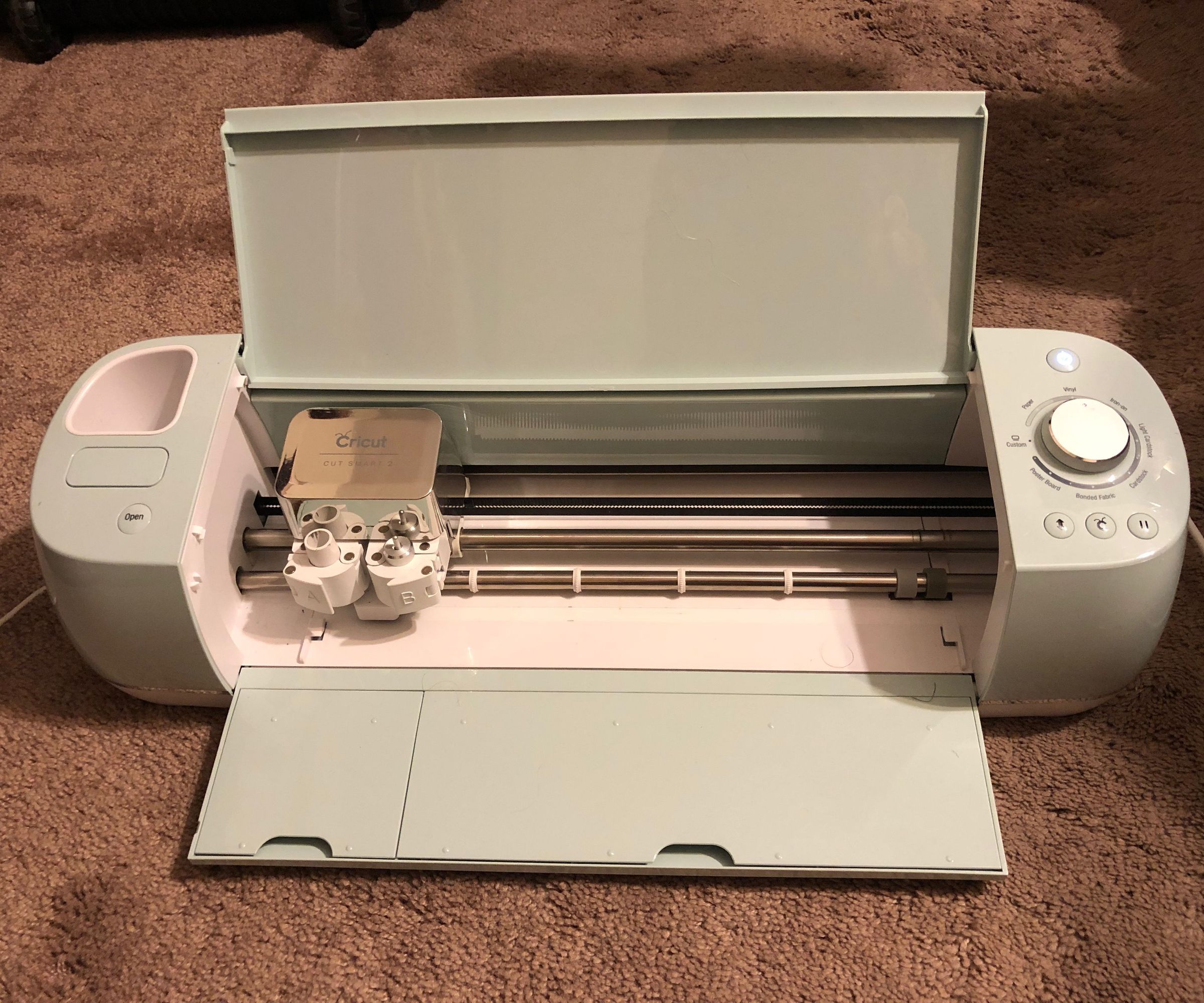 Making Vinyl Stickers (using a Cricut)