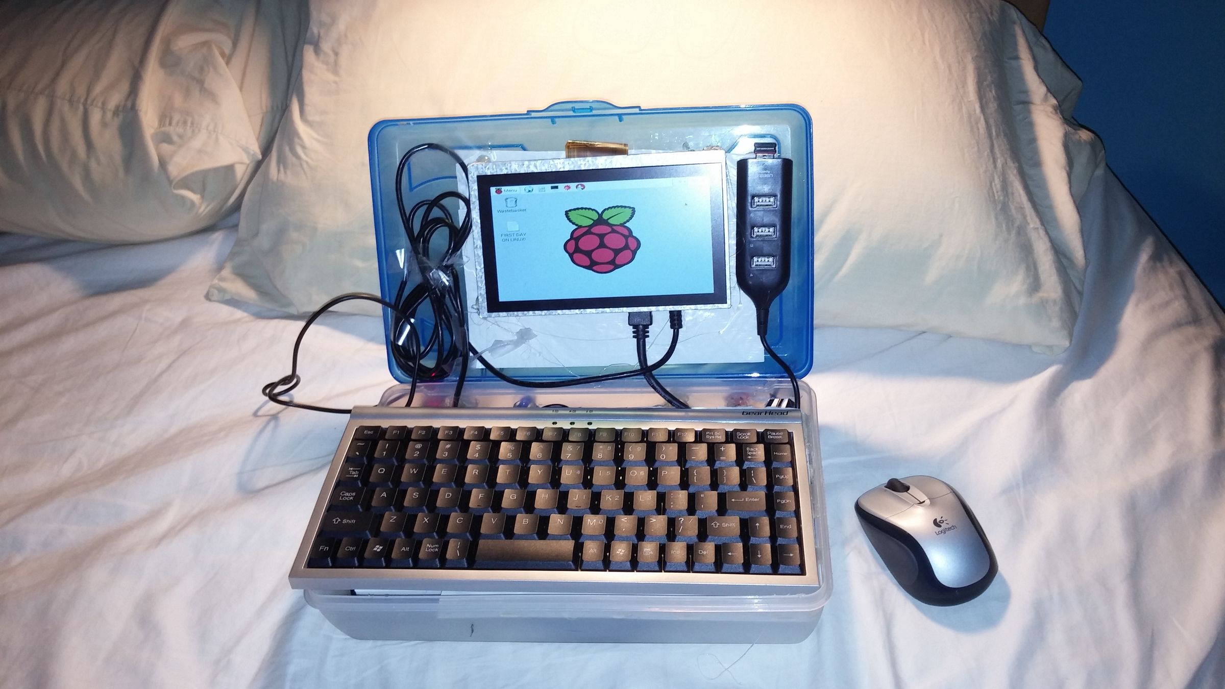 Netbook Laptop Build for $ 160 - Raspberry Pi Powered.