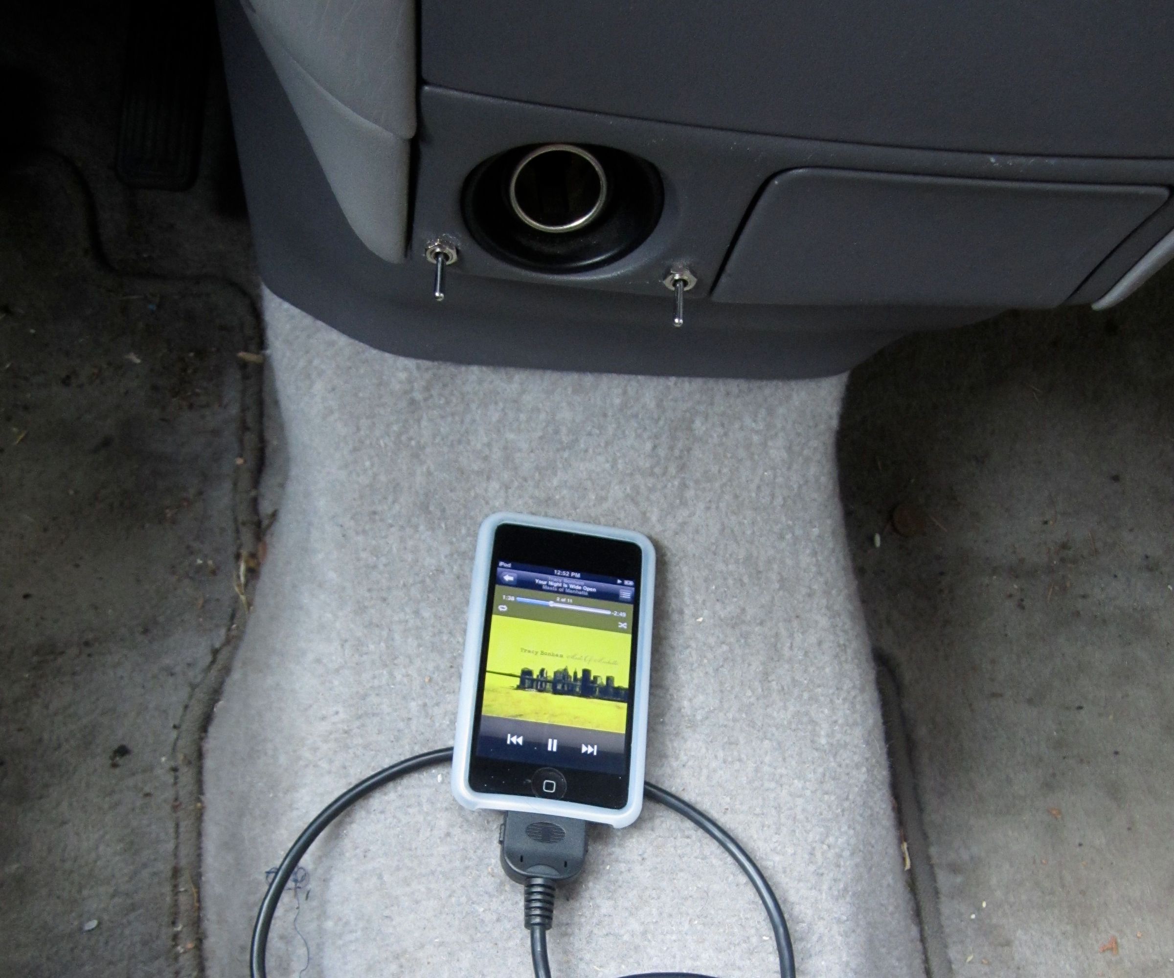 Connecting an Ipod or Iphone to my 2003 Prius