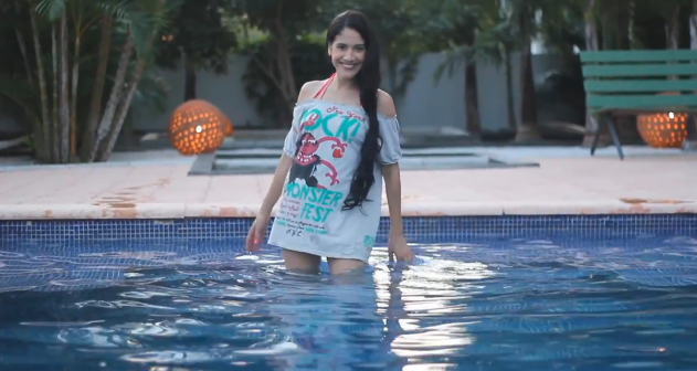 How to Convert a T-shirt Into a Bikini Cover Up