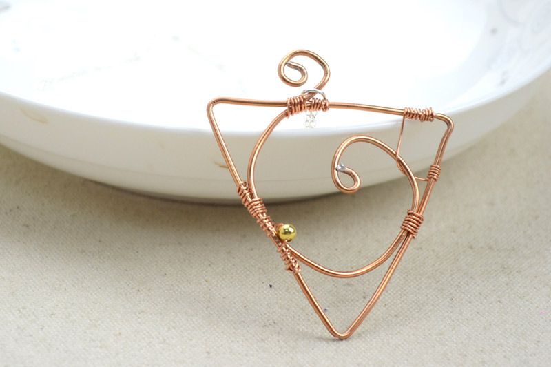 Make Your Own Necklace Pendant in a Triangle Pattern