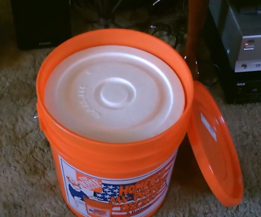 Simple (HardSided) Ice Chest 5 Gallon Bucket Style! W/styroliner