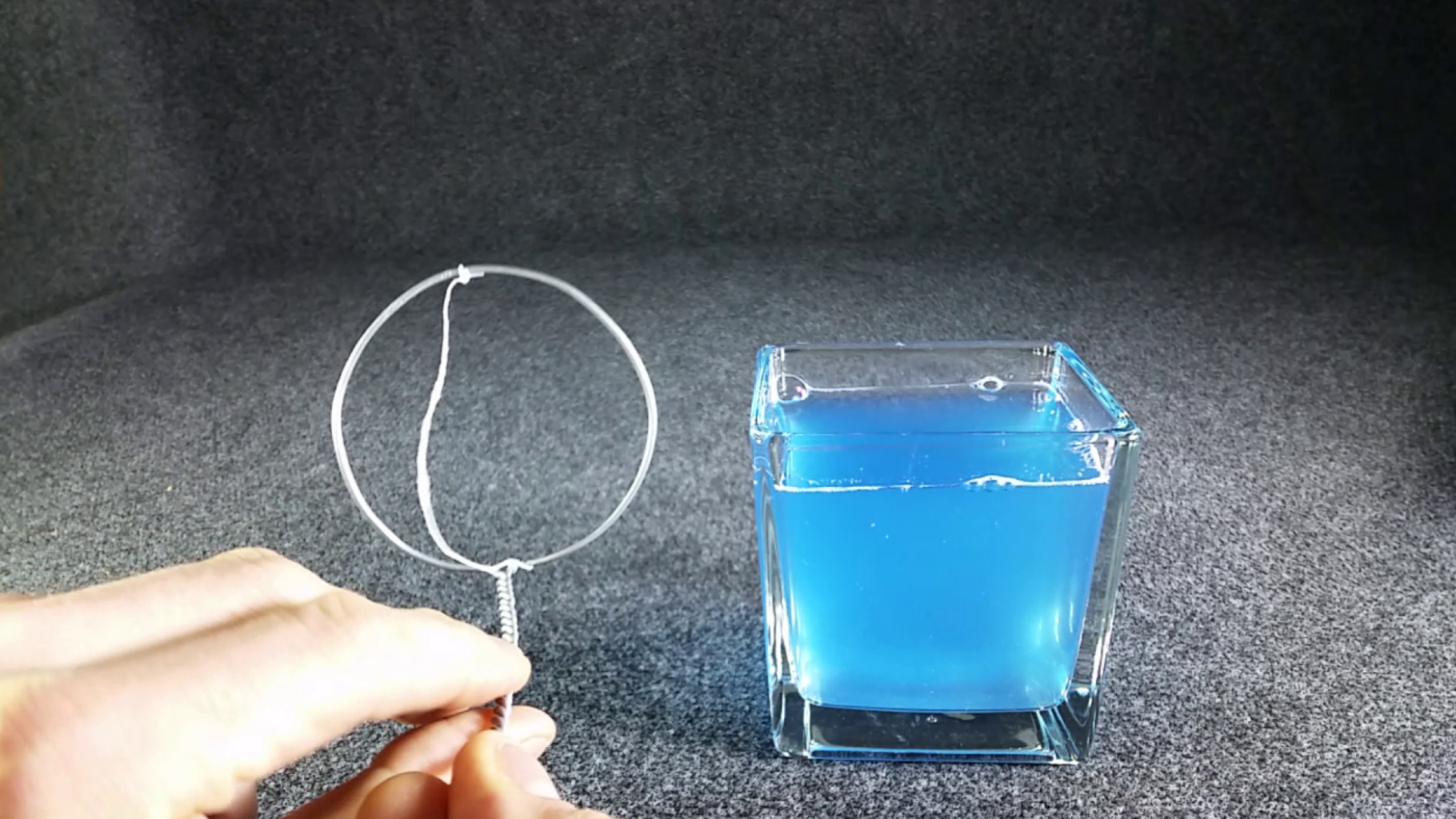 easy experiments with surface tension Force De La Tension De L'eau Avec Un Cercle