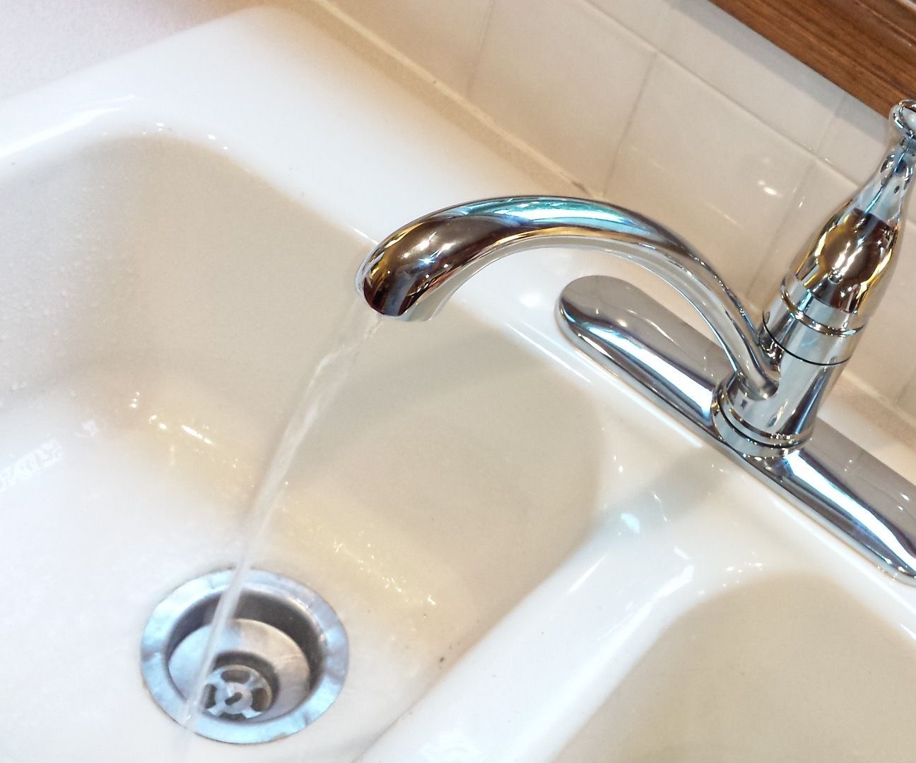 How to Change a Kitchen Faucet