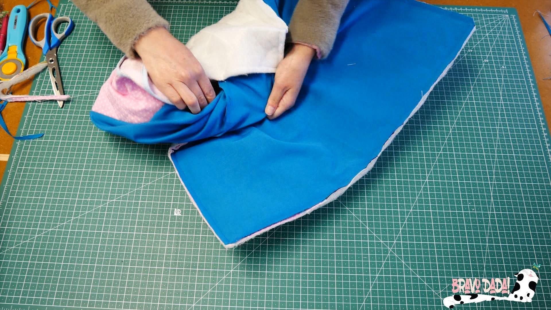 DIY How to Make a Quilted Sewing Machine Mat With Pockets and Thread