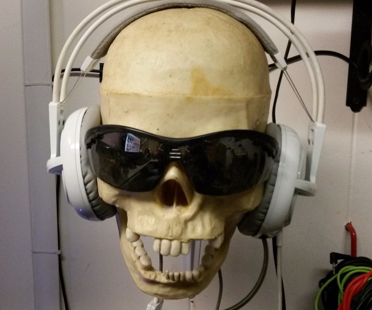 Super Cool Headphone Stand
