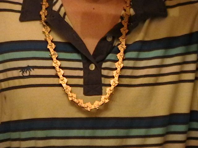 How to Make a Necklace From a Chainsaw Chain