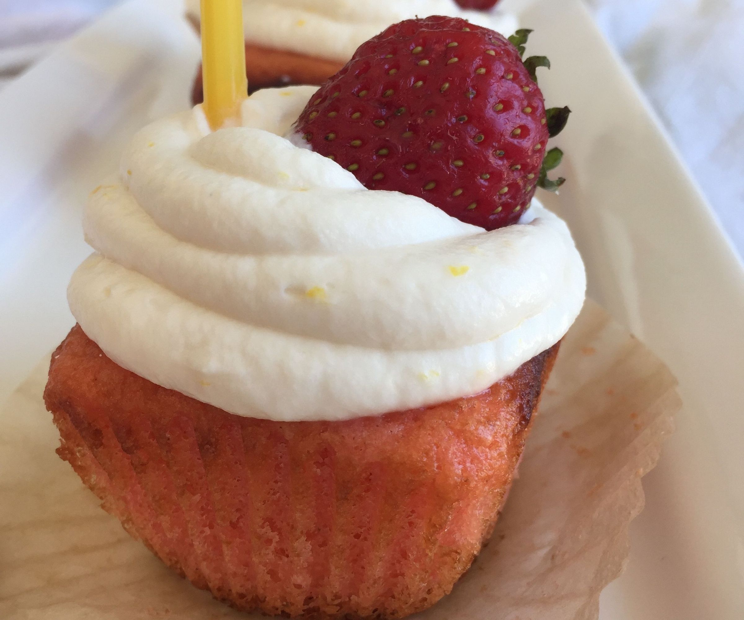 Strawberry Lemonade Cupcakes (gf)